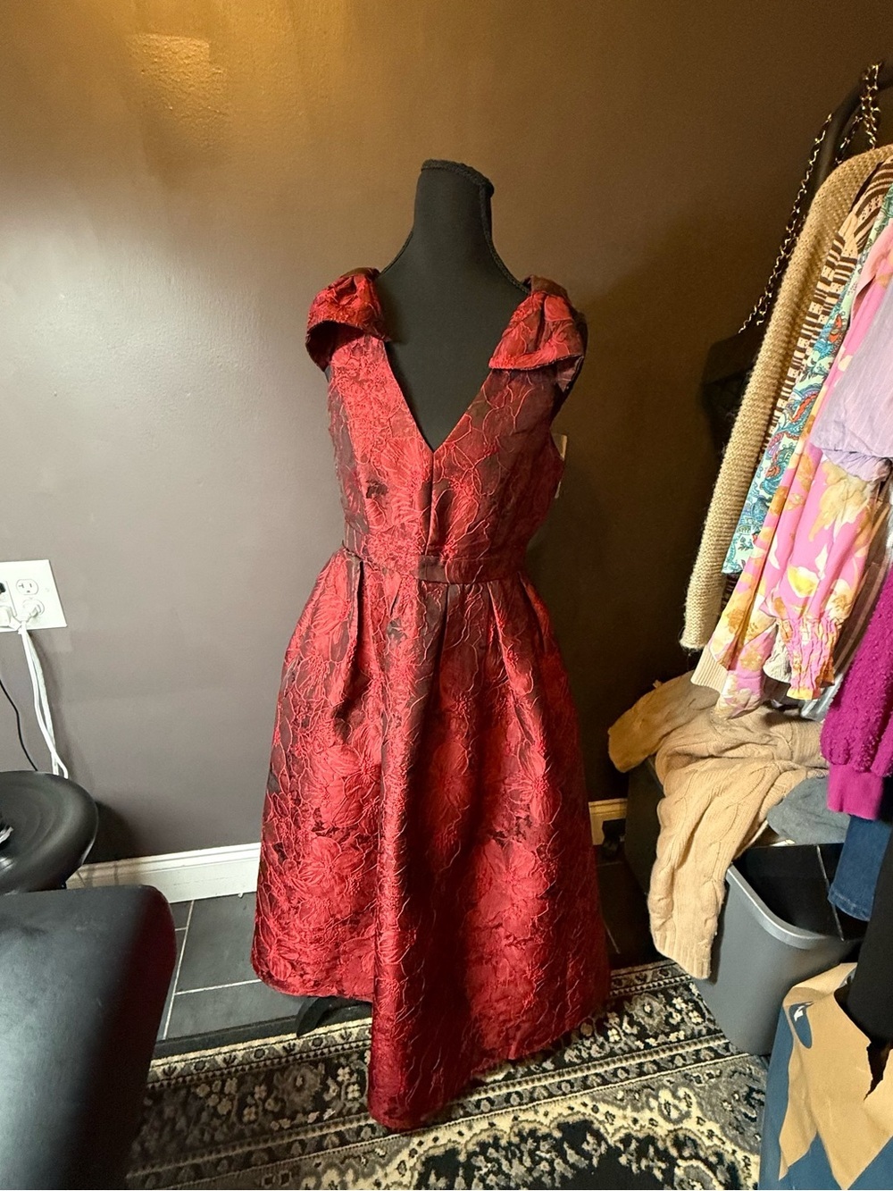 NWT entro Red Textured V-Neck Midi Dress